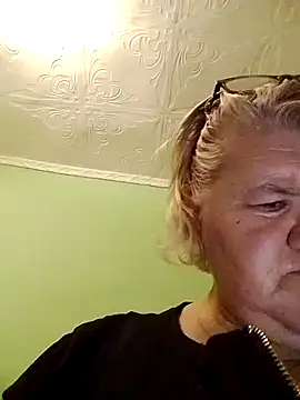 Snapshot of LusiyaGold5 chatting on November 2025 08:30:01 PM LusiyaGold5 online show from November 2025 08:30:01 PM