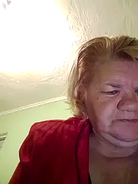 Snapshot of LusiyaGold5 chatting on November 2025 09:39:01 PM LusiyaGold5 online show from November 2025 09:39:01 PM