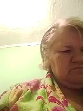 Snapshot of LusiyaGold5 chatting on November 2025 10:12:01 PM LusiyaGold5 online show from November 2025 10:12:01 PM