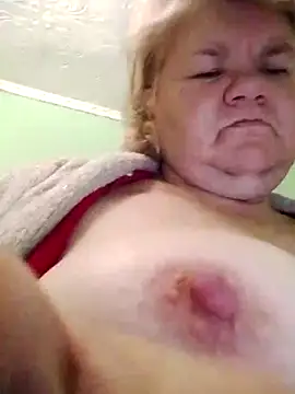 Snapshot of LusiyaGold5 chatting on November 2025 09:52:01 PM LusiyaGold5 online show from November 2025 09:52:01 PM