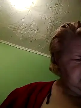 Snapshot of LusiyaGold5 chatting on December 2025 09:57:01 PM LusiyaGold5 online show from December 2025 09:57:01 PM