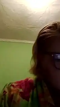 Snapshot of LusiyaGold5 chatting on December 2025 09:19:02 PM LusiyaGold5 online show from December 2025 09:19:02 PM