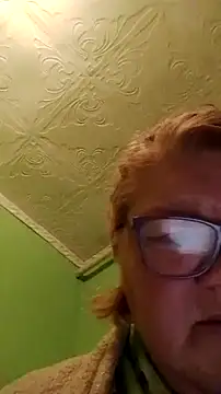 Snapshot of LusiyaGold5 chatting on December 2025 03:55:01 AM LusiyaGold5 online show from December 2025 03:55:01 AM