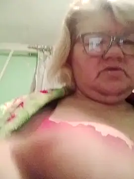 Snapshot of LusiyaGold5 chatting on January 2026 10:55:01 PM LusiyaGold5 online show from January 2026 10:55:01 PM