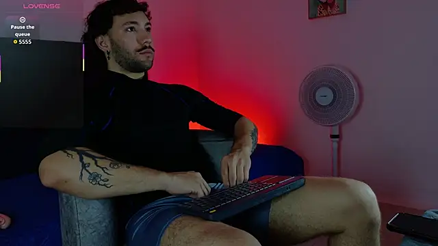 angel kyrozz online show from February 2026 06:41:02 PM