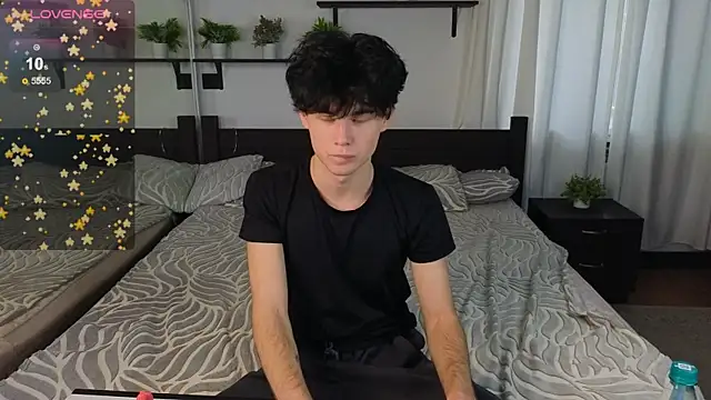 Snapshot of Cute_Mike chatting on October 2025 02:45:02 AM Cute Mike online show from October 2025 02:45:02 AM