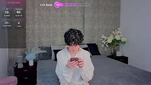 Snapshot of Cute_Mike chatting on November 2025 03:01:02 PM Cute Mike online show from November 2025 03:01:02 PM