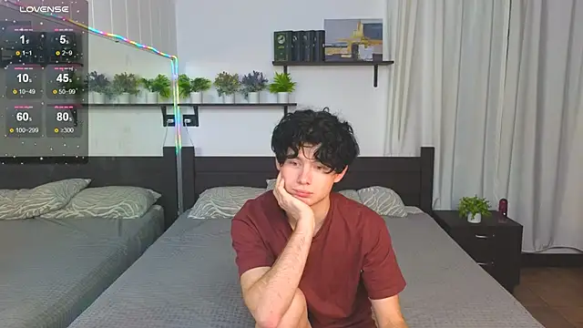 Snapshot of Cute_Mike chatting on November 2025 07:04:02 PM Cute Mike online show from November 2025 07:04:02 PM