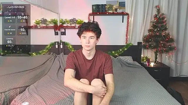 Snapshot of Cute_Mike chatting on December 2025 08:02:02 PM Cute Mike online show from December 2025 08:02:02 PM