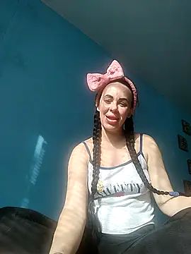 Stefaniyaxq online show from October 2025 09:43:01 AM