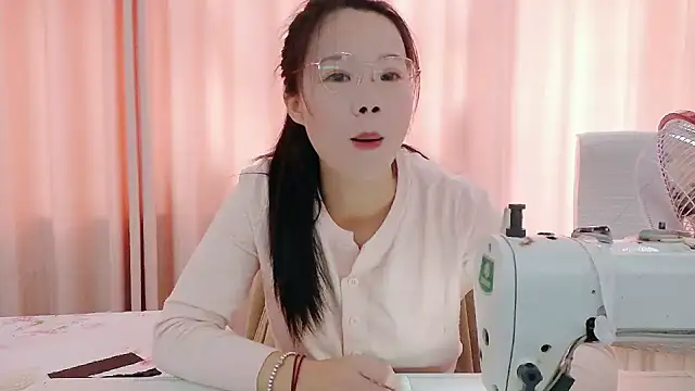 Snapshot of CCOO520 chatting on October 2025 06:08:01 AM CCOO520 online show from October 2025 06:08:01 AM