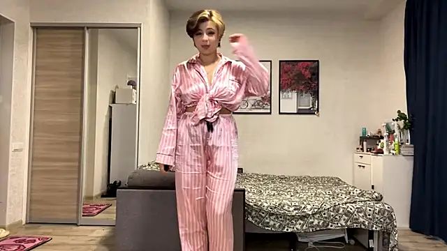 LunaMoonstar online show from October 2025 11:08:02 AM