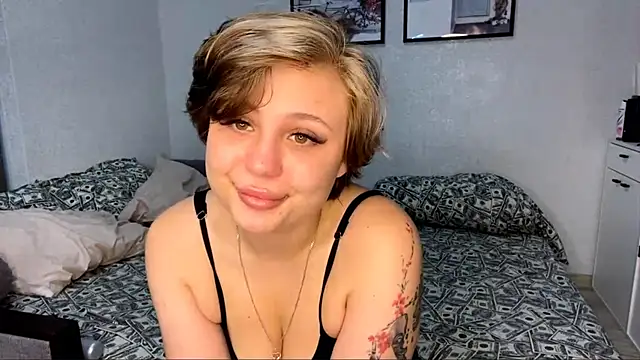 LunaMoonstar online show from October 2025 05:14:02 PM