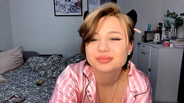 LunaMoonstar online show from October 2025 02:29:01 PM