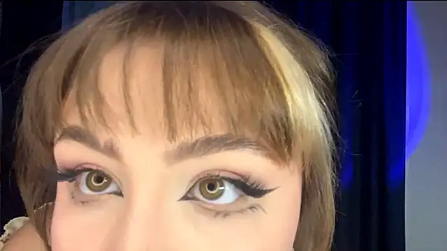 LunaMoonstar online show from November 2025 04:51:02 PM