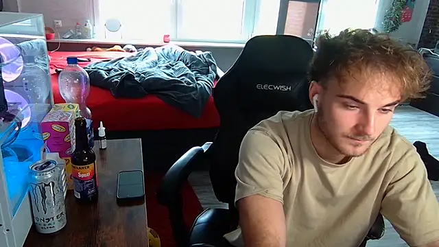 WolkenJunge2006 online show from October 2025 10:12:02 AM