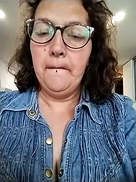 Snapshot of -saraqueen- chatting on October 2025 01:45:02 PM -saraqueen- online show from October 2025 01:45:02 PM