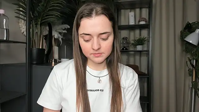 ThelmaJusto online show from November 2025 05:12:01 PM