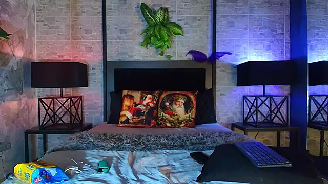 Snapshot of Kylie_Foxx chatting on December 2025 07:31:02 PM Kylie Foxx online show from December 2025 07:31:02 PM