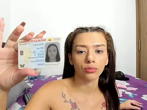 Snapshot of britney_london_x chatting on November 2025 10:01:02 PM britney london x online show from November 2025 10:01:02 PM