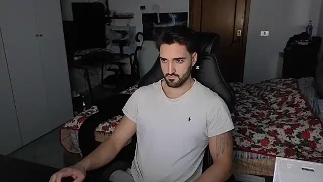 Al3xox02 online show from February 2026 06:39:01 PM