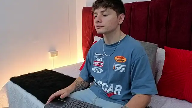 Leoo Miller online show from March 2026 04:05:01 AM