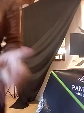 Snapshot of MissHazelnut chatting on December 2025 02:25:02 PM MissHazelnut online show from December 2025 02:25:02 PM