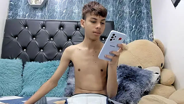 Snapshot of sexyboys_cutex18 chatting on November 2025 08:19:02 PM sexyboys cutex18 online show from November 2025 08:19:02 PM