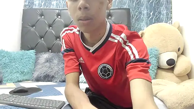 Snapshot of sexyboys_cutex18 chatting on November 2025 09:38:02 PM sexyboys cutex18 online show from November 2025 09:38:02 PM