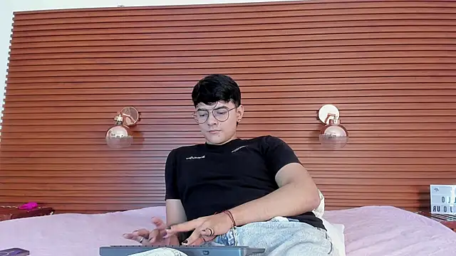 Snapshot of levi_levii chatting on October 2025 08:28:02 PM levi levii online show from October 2025 08:28:02 PM