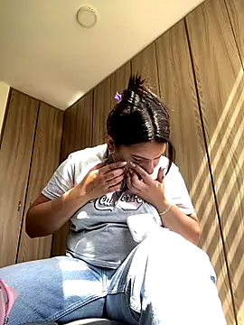 Snapshot of Stefany_Bam chatting on December 2025 03:39:01 PM Stefany Bam online show from December 2025 03:39:01 PM