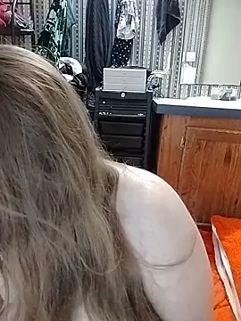 AugustRayn online show from June 2026 11:09:02 PM