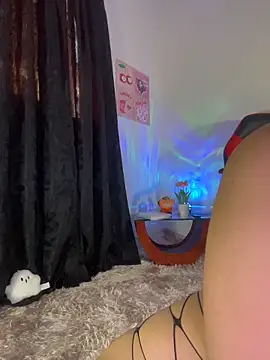 Snapshot of AlannaDollx chatting on October 2025 01:34:01 PM AlannaDollx online show from October 2025 01:34:01 PM