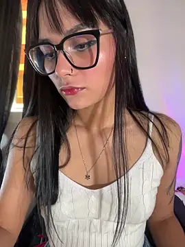 Snapshot of AlannaDollx chatting on November 2025 02:06:01 PM AlannaDollx online show from November 2025 02:06:01 PM