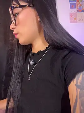 AlannaDollx online show from May 2026 06:01:01 PM