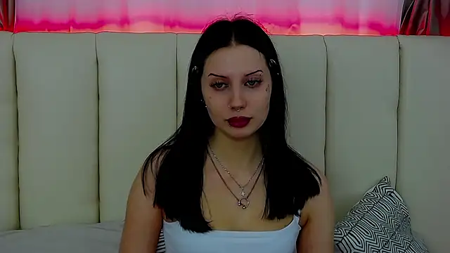 MaeAnna online show from November 2025 05:21:02 AM