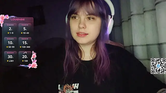 Snapshot of KristiBloom chatting on February 2026 07:32:02 PM KristiBloom online show from February 2026 07:32:02 PM