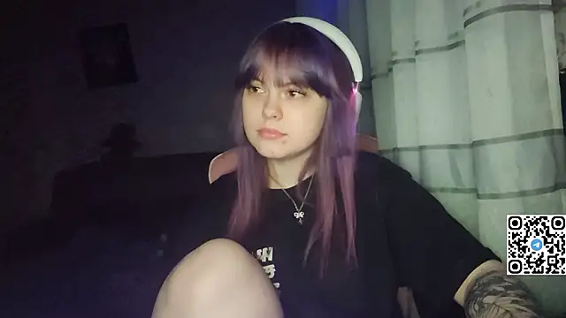 Snapshot of KristiBloom chatting on February 2026 07:43:01 PM KristiBloom online show from February 2026 07:43:01 PM