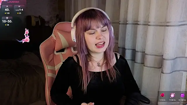 Snapshot of KristiBloom chatting on March 2026 02:04:02 AM KristiBloom online show from March 2026 02:04:02 AM