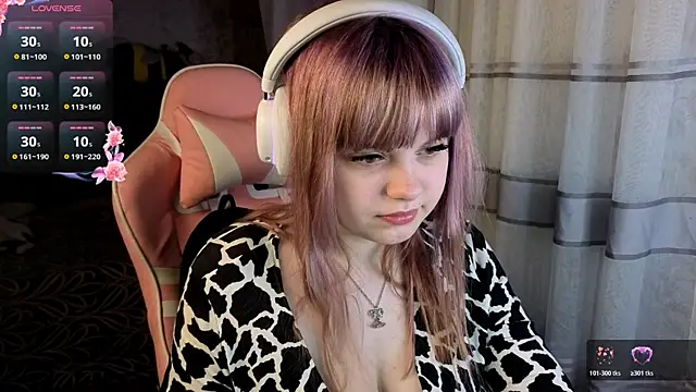 Snapshot of KristiBloom chatting on March 2026 12:03:02 AM KristiBloom online show from March 2026 12:03:02 AM