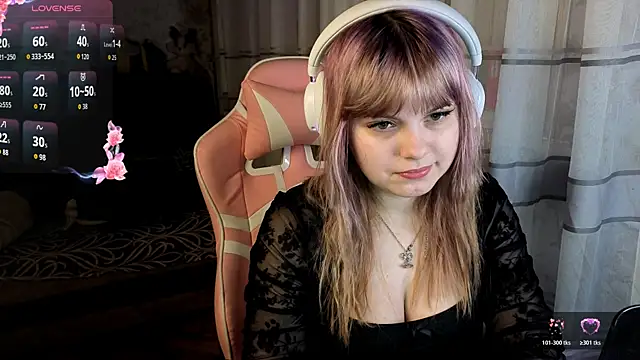 Snapshot of KristiBloom chatting on March 2026 02:06:02 AM KristiBloom online show from March 2026 02:06:02 AM