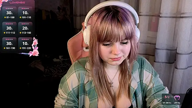 Snapshot of KristiBloom chatting on March 2026 10:43:02 PM KristiBloom online show from March 2026 10:43:02 PM