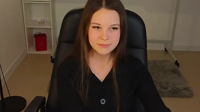 Snapshot of CarolineShaw chatting on October 2025 01:42:01 PM CarolineShaw online show from October 2025 01:42:01 PM