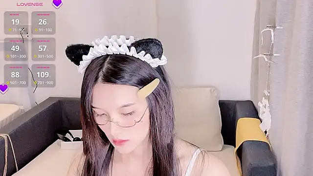 Snapshot of T-TeaR chatting on November 2025 11:12:01 AM T-TeaR online show from November 2025 11:12:01 AM