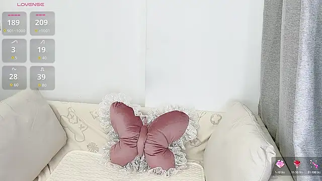 Snapshot of T-TeaR chatting on November 2025 03:04:01 AM T-TeaR online show from November 2025 03:04:01 AM