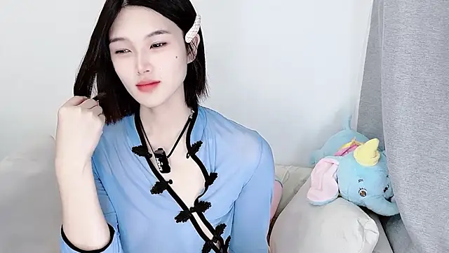 Snapshot of T-TeaR chatting on December 2025 01:21:02 AM T-TeaR online show from December 2025 01:21:02 AM