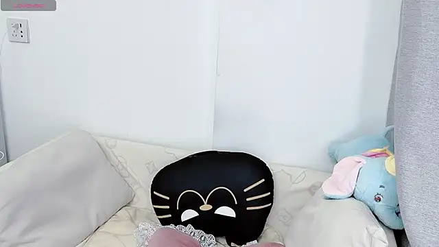 Snapshot of T-TeaR chatting on December 2025 12:53:01 AM T-TeaR online show from December 2025 12:53:01 AM