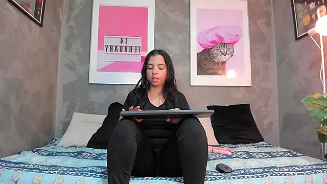 Snapshot of MiaNyxara_dh chatting on October 2025 10:03:02 PM MiaNyxara dh online show from October 2025 10:03:02 PM