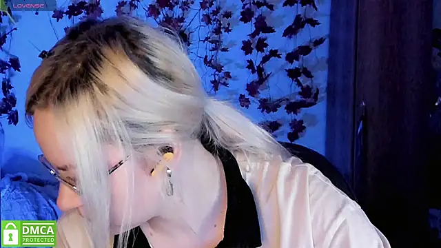 HoneyDazzle online show from November 2025 07:12:01 PM