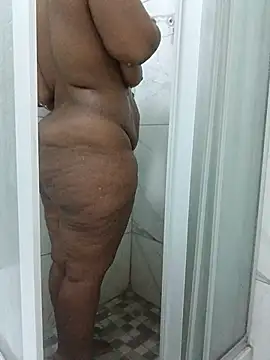 Snapshot of Bigboobsbooty chatting on November 2025 02:33:02 AM Bigboobsbooty online show from November 2025 02:33:02 AM